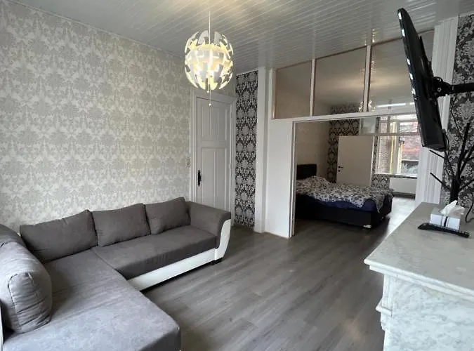 Appartement Proche De Lieux Touristiques à *